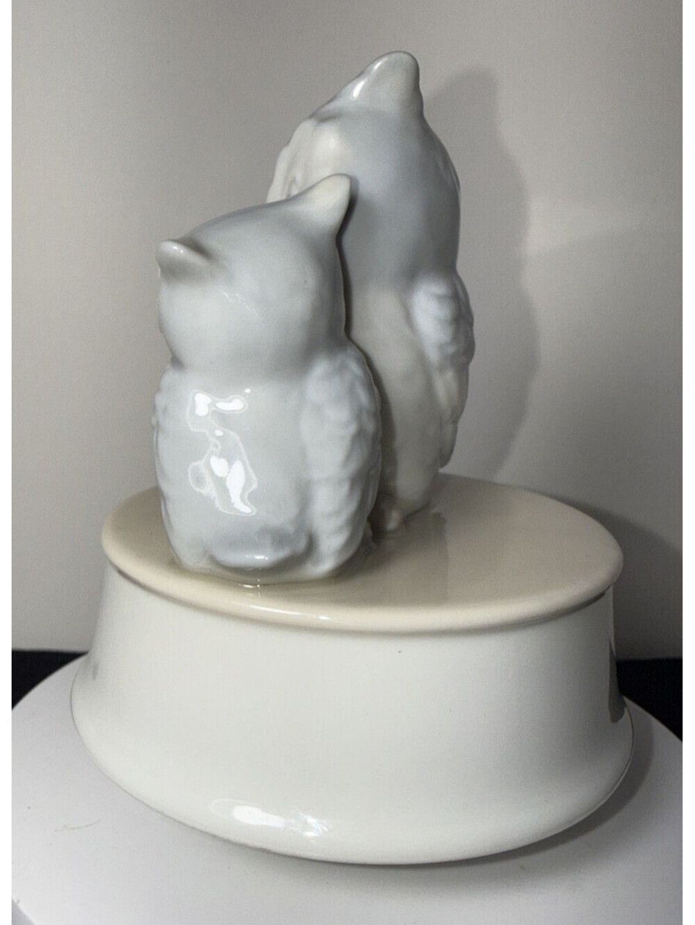 0047- Vintage Otagiri Porcelain Grey Owls Music Box "Close To You" Japan 1980s - Picture 5 of 14